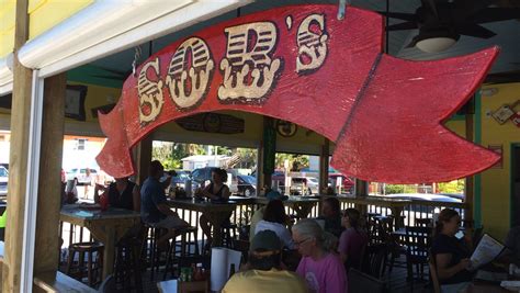 7 must-eat restaurants (and 1 dive bar) on Fort Myers Beach — JLB Picks