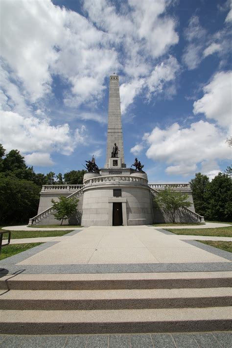 Lincoln Tomb, Springfield, Illinois | Springfield illinois, Favorite ...