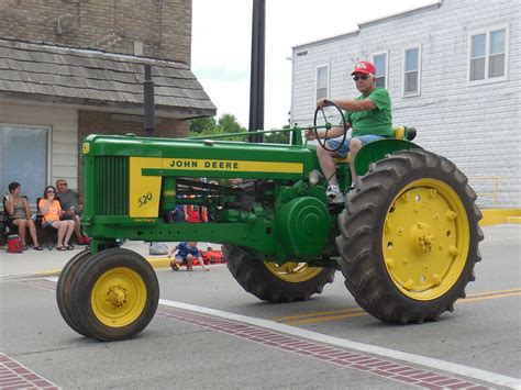 John Deere 520: Specs, Engine, Transmission, Dimensions