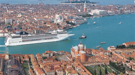 Large Cruise Ships Once Again Banned from Venice, Italy