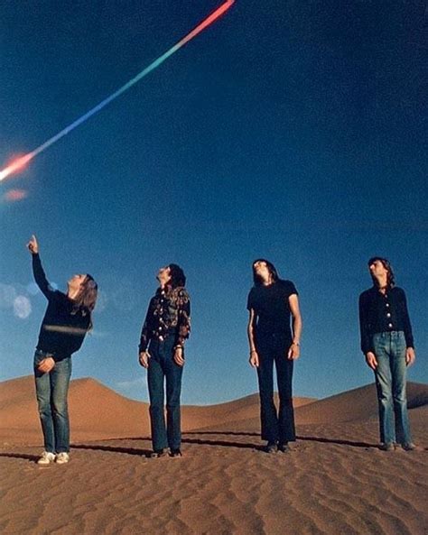 Foto Inspiração: Pink Floyd . Vamos começar o sábado com mais um spoiler da coleção, e é claro ...