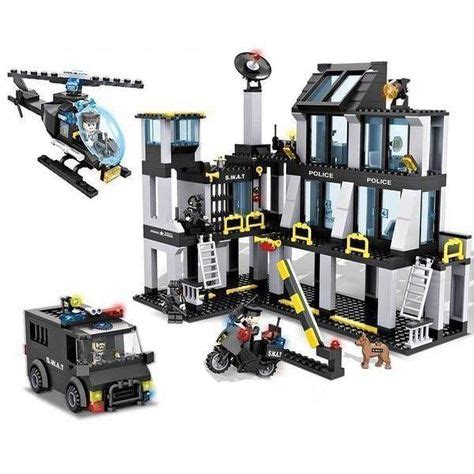 SWAT Base Station Playset 743 Pieces 5 Minifigures | Police station ...