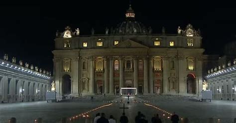 Vatican: Via Crucis in empty St Peter's Square - Wanted in Rome