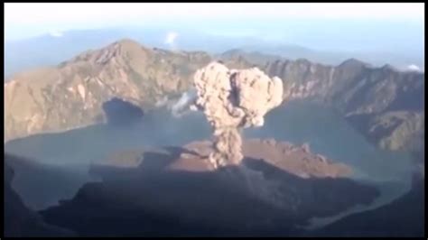 Rinjani Volcano November 2015 Eruption - YouTube