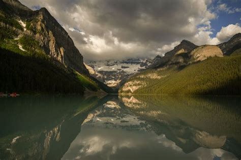 How to See an Amazing Sunrise at Moraine Lake in Banff