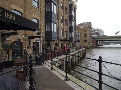 Best Pubs Near London Bridge in London - Discover Walks Blog