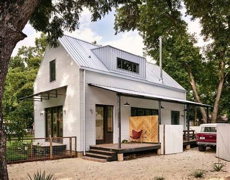 Small energy-efficient farmhouse in Austin designed for a bachelor