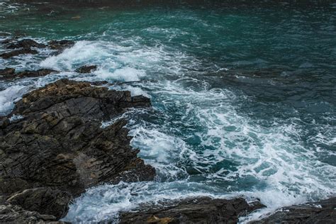 Brown Rock in Body of Water · Free Stock Photo