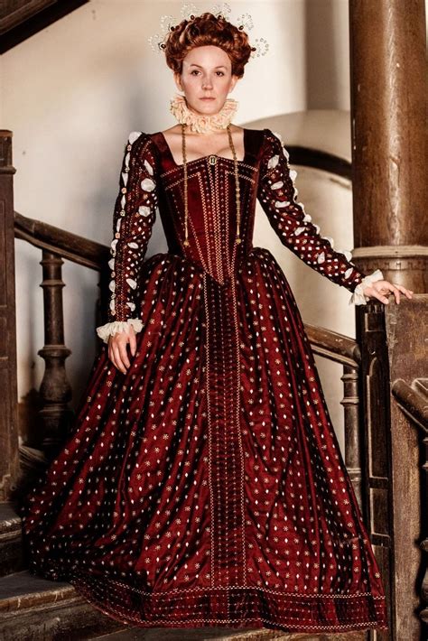 Queen Elizabeth I’s Red Gown | Tudor Costume | Tudor costumes, Renaissance fashion, Elizabethan ...