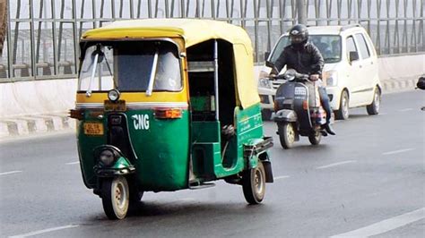 Delhi government to grant permits to 10,000 new rickshaws