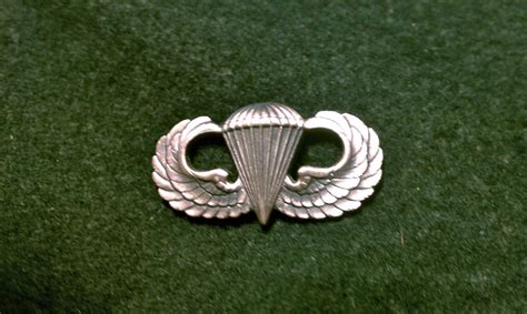 Jump Wings = U.S. Army Basic Parachutist Badge | AR 600-8-22… | Flickr