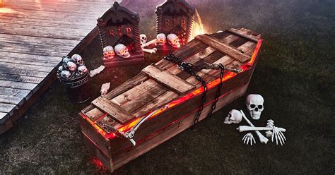 How to Build a Wooden Coffin for Halloween | RONA