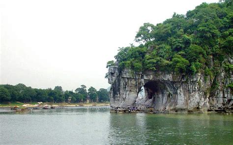 Guilin Elephant Trunk Hill Pictures, TravelChinaGuide.com