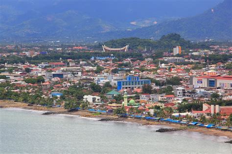 Gunung Padang, Bukit Legendaris Berpanorama Laut Biru dan Kota Padang - Indonesia Kaya