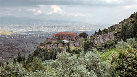 Discover the top 10 cultural sites in the Peloponnese | Discover Greece