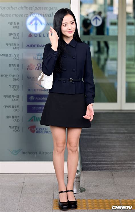 JISOO at Incheon Airport For Paris Fashion Week 2022