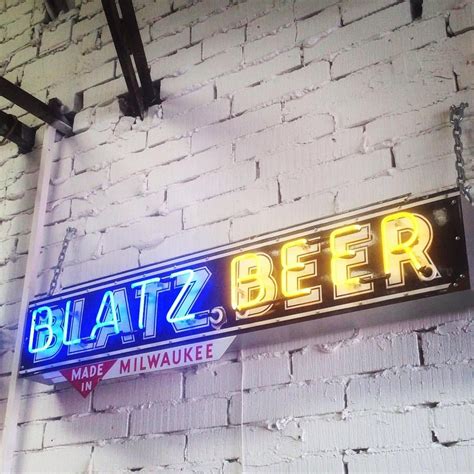 If you are after a rare vintage neon bar sign then this 1950's 'Blatz Beer' sign is perfect for ...