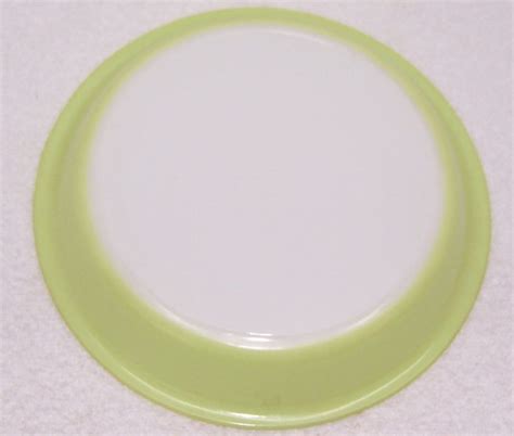 Pyrex Green 9.5 Inch Pie Plate