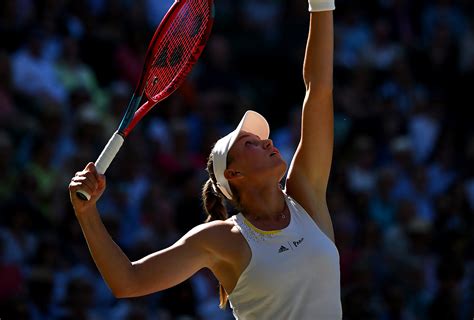 Technique Tuesday: Elena Rybakina serves notice with efficient delivery at Wimbledon | Tennis.com