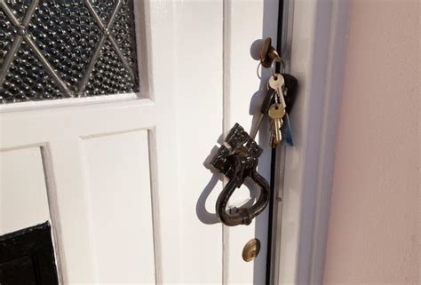 Is it Good or Safe to Leave Your Keys in the Back of The Door?