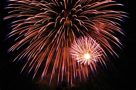 File:Fireworks in San Jose California 2007 07 04 by Ian Kluft img 9618.jpg - Wikimedia Commons