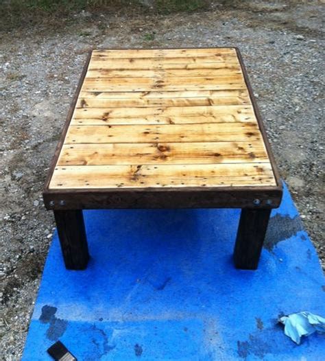 Sturdy Pallet Coffee Table: Affordable 8-Step Furniture