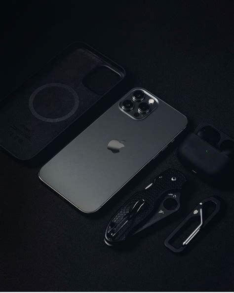 iphone 12 pro black aesthetic | Iphone, Black aesthetic, Black apple