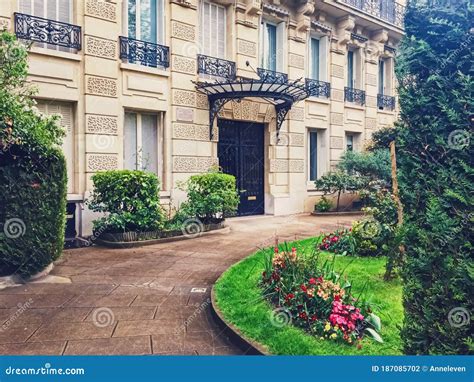 Parisian Parks and Gardens, Historical Architecture on Streets of Paris, France Editorial ...