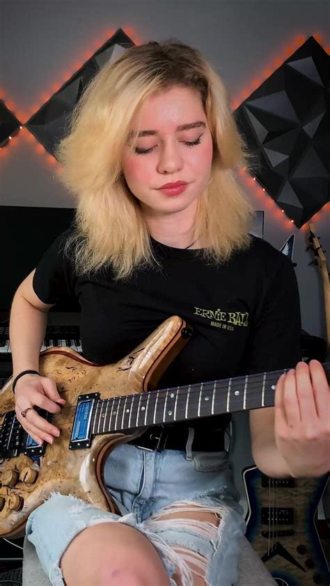 Any love for Jeff Beck!? 🧡 [Video] | Female guitarist, Guitar lessons, Women in music