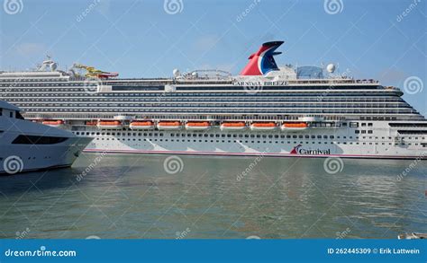 Carnival Breeze Cruise Liner in Galveston - GALVESTON, UNITED STATES ...