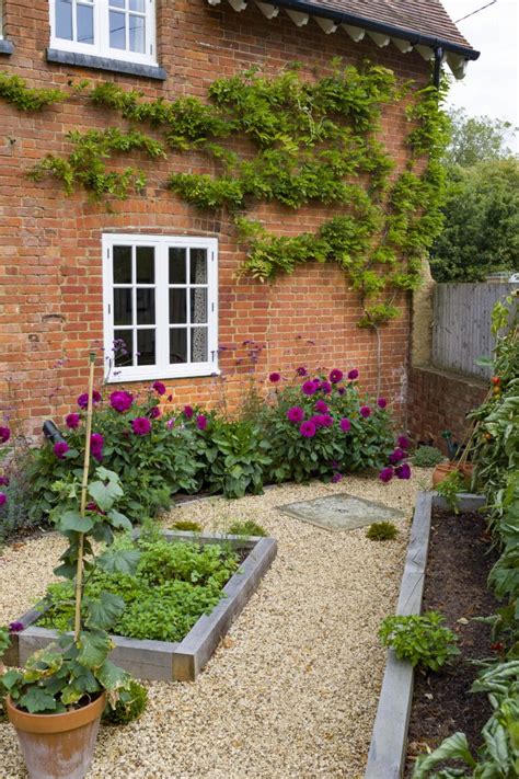 6 Garden Ideas for Small Spaces and Maximum Yields