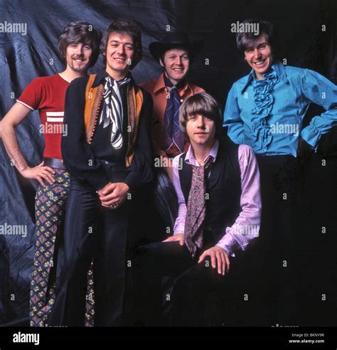 The hollies band 1966 hi-res stock photography and images - Alamy