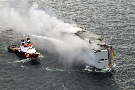 Fremantle Highway Cargo Ship Fire: 3,000 Cars Burning Off Dutch Coast - Bloomberg