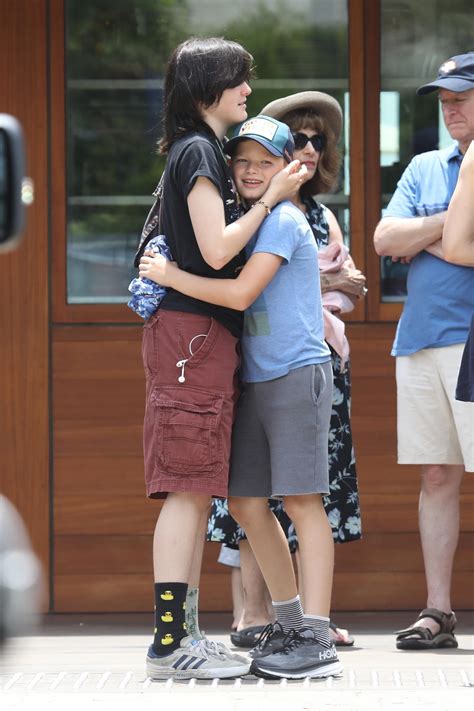 Jennifer Garner's kids share sweet sibling moment while brunching: pics