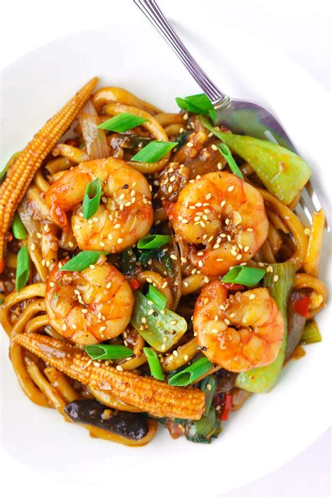 Sichuan Sauce Noodles Stir-fry with Jumbo Prawns | That Spicy Chick