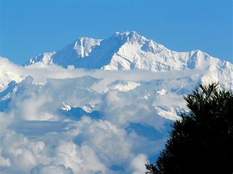 File:Kanchanjanga peak of the Himalayas from Darjeeling.jpg - Wikipedia
