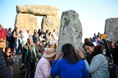 Summer solstice Stonehenge 2023: Photos of sunrise, visitors