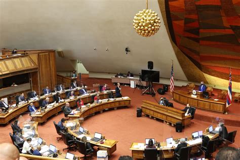 Hawaii Legislature passes bill raising minimum wage to $18 | AP News