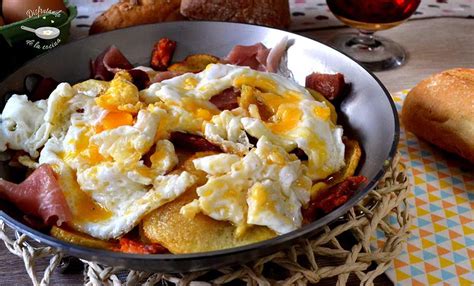 Huevos rotos con patatas y jamon. Una receta fácil y deliciosa de ...