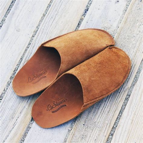 Tan Minimalist Leather Slippers » Petagadget