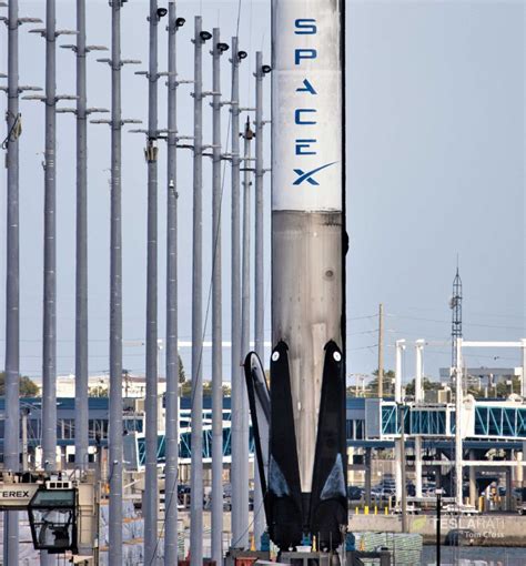 SpaceX hits new Falcon 9 reusability milestone, retracts all four landing legs