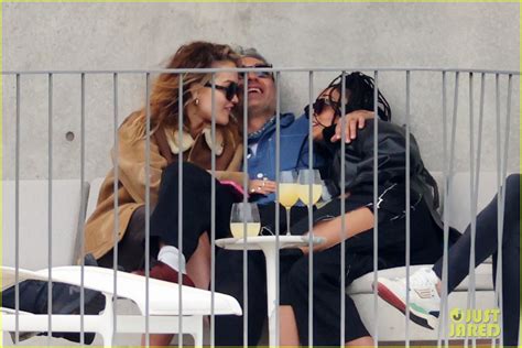 Photo: rita ora taika waititi tessa thompson pda pictures 27 | Photo ...