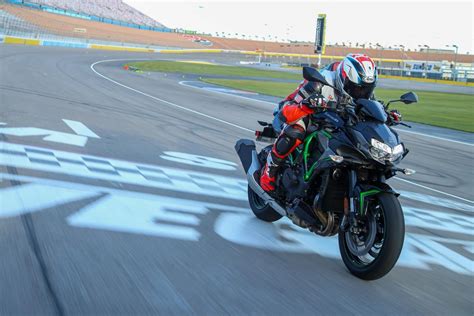 2020 KAWASAKI Z H2 REVIEW: STREET AND TRACK (17 FAST FACTS) - GearOpen.com