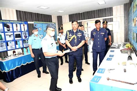 Free photo : B'desh Air Force Chief visits IAF station in Barrackpore