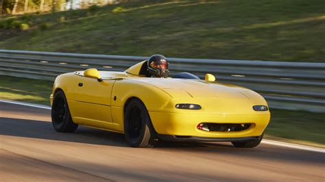 Single-seater first-generation Mazda Miata is a restomod done right | Autoblog | Flipboard