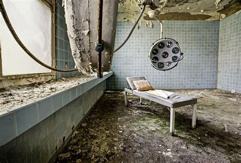 These Photos Of Abandoned Asylums Will Keep You Awake Tonight | Asiles ...