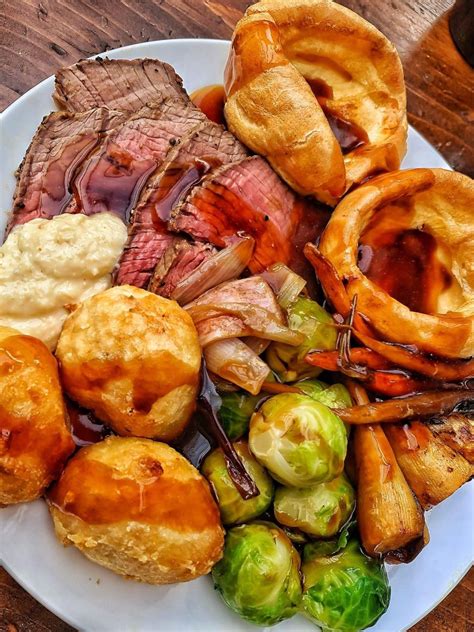 Sunday Roast | British roast dinner, Sunday roast dinner, Roast dinner