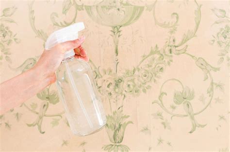 How to Make and Use Homemade Wallpaper Remover