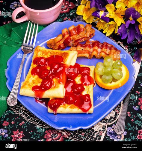 Cheese platter 1990s hi-res stock photography and images - Alamy