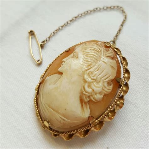 STUNNING Antique Victorian carved shell cameo brooch in 9ct mount Unbranded - Size: Medium ...